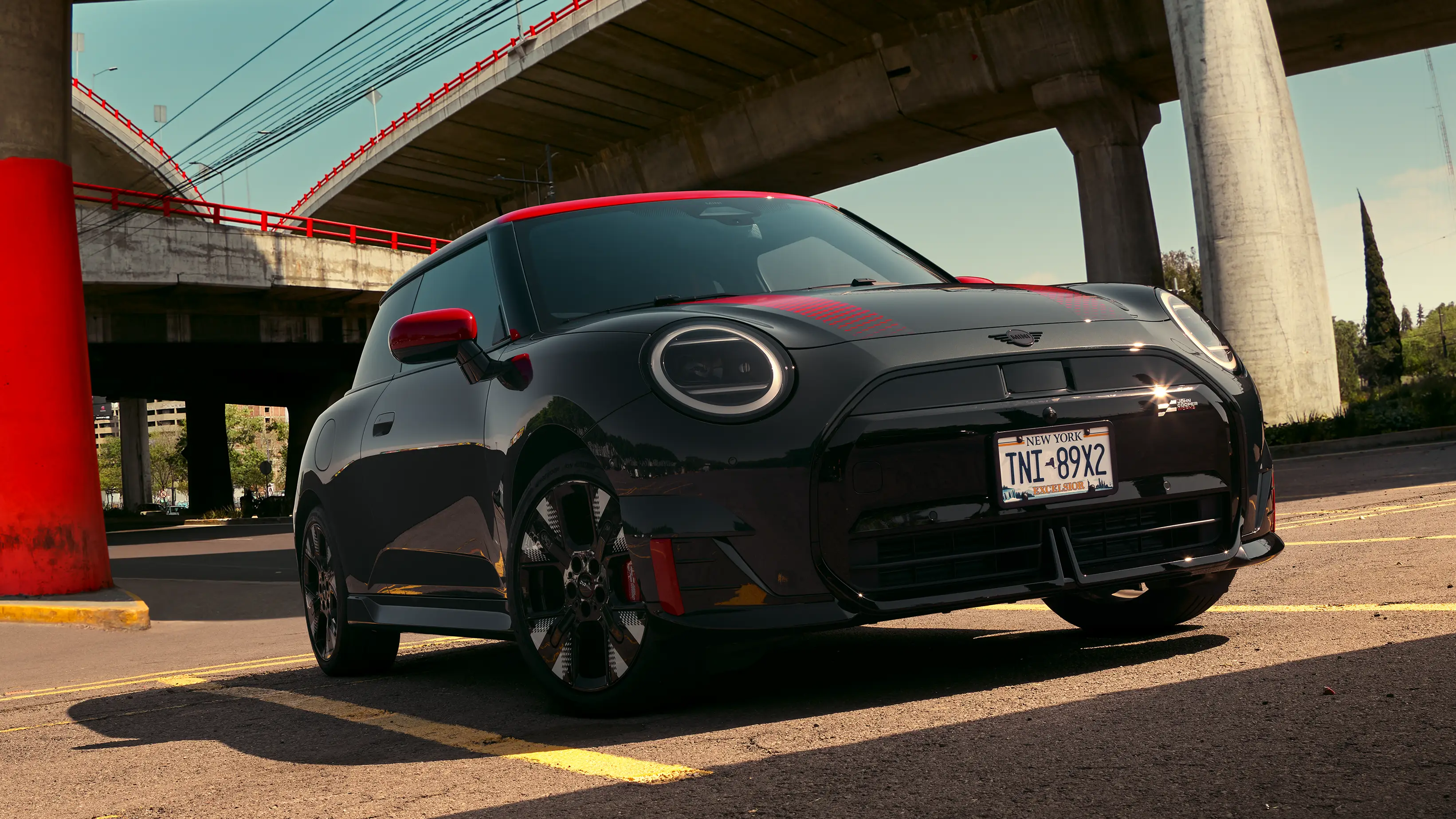 MINI John Cooper Works - J01 JCW Side View