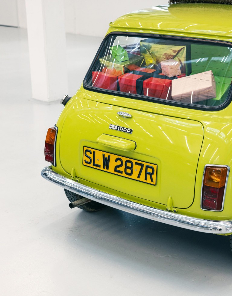 The photo of the boot of the Mini 1000 „Mr. Bean” with presents in the rear window.