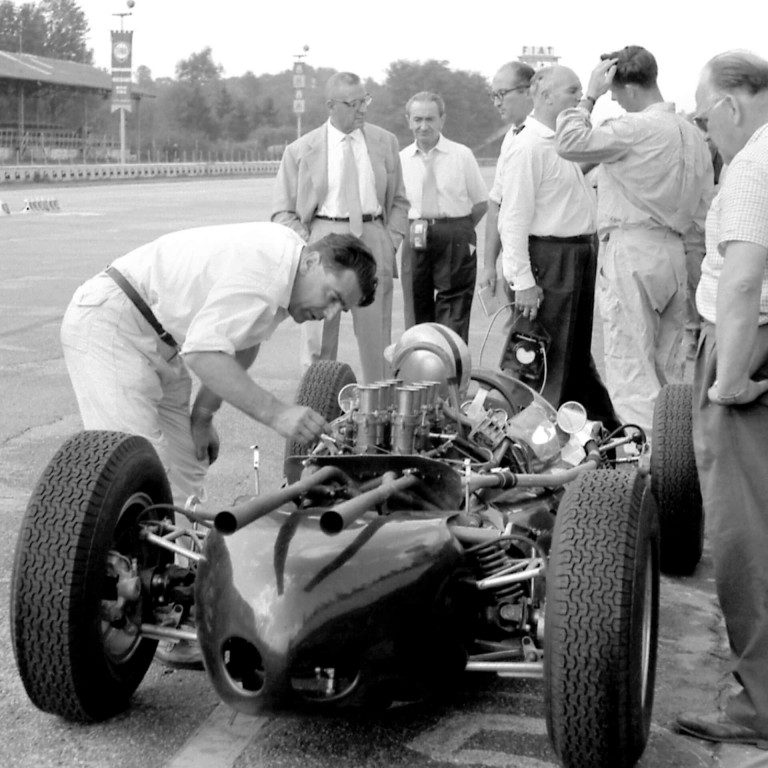John Cooper looking at the engine of cooper v8 reg parnell of Jack brabham in the pits at the Italian Grand Prix, 1961.