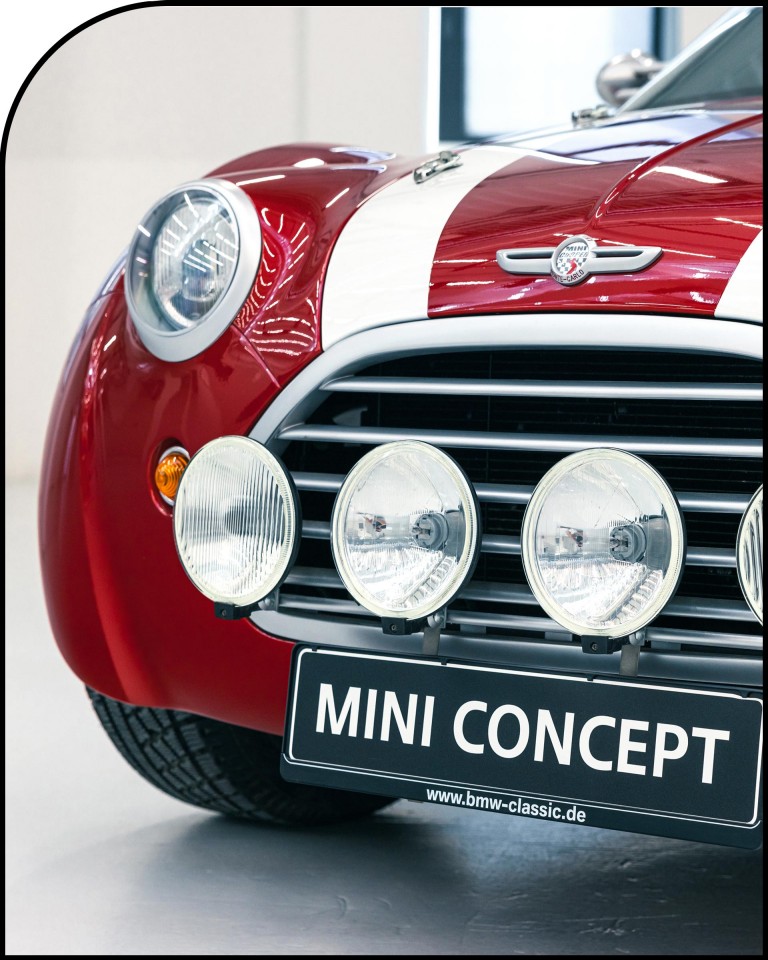 Highlights of the front of the MINI ACV 30.