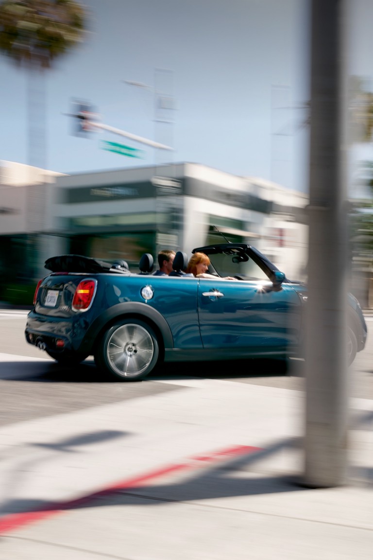 MINI Convertible Sidewalk Edition – blue and black – side view