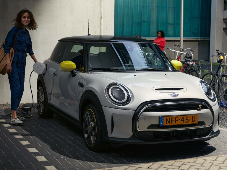 Electric MINI – white and black – side view