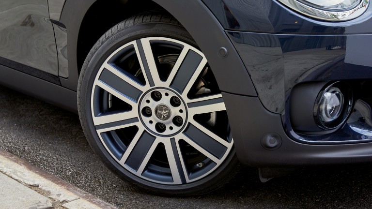 18" MINI YOURS  wheel – Two-tone British spoke style