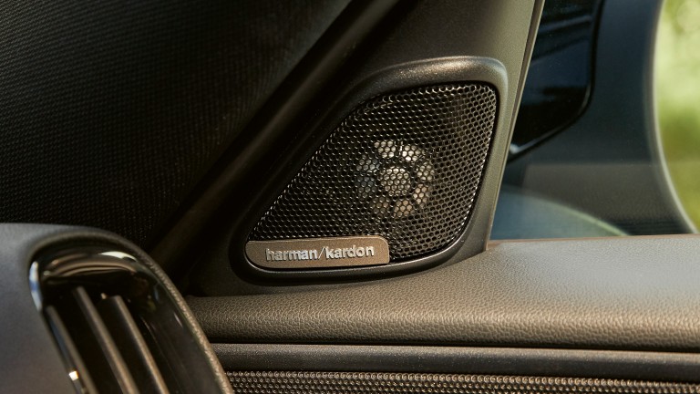 MINI F60 Hybrid – Harman Kardon in-car audio – HiFi
