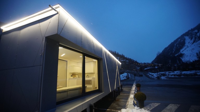 MINI Voices - Biosphera - House in snow