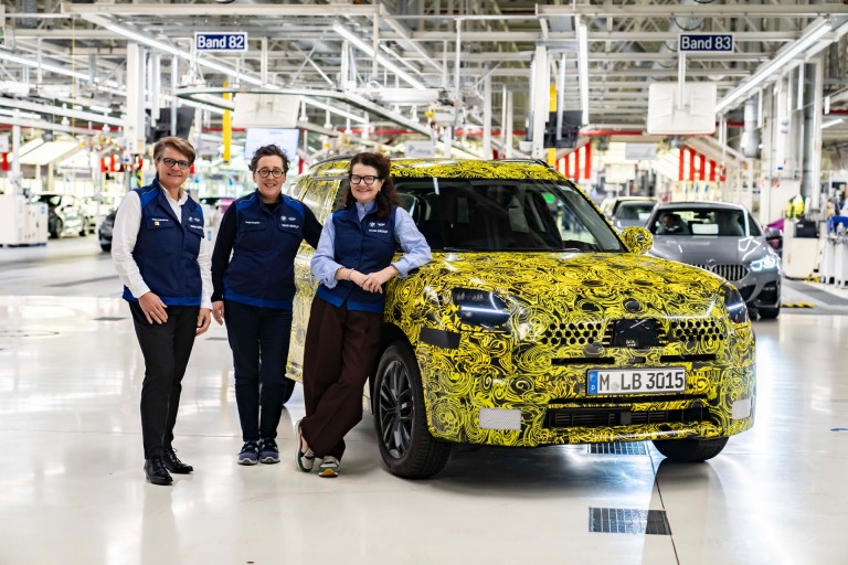 Petra Peterhaensel (Plant Director in Leipzig), Sonja Hengstler (Project Manager for the new MINI Countryman) and Stefanie Wurst (Head of MINI) standing next to the new MINI Countryman. 