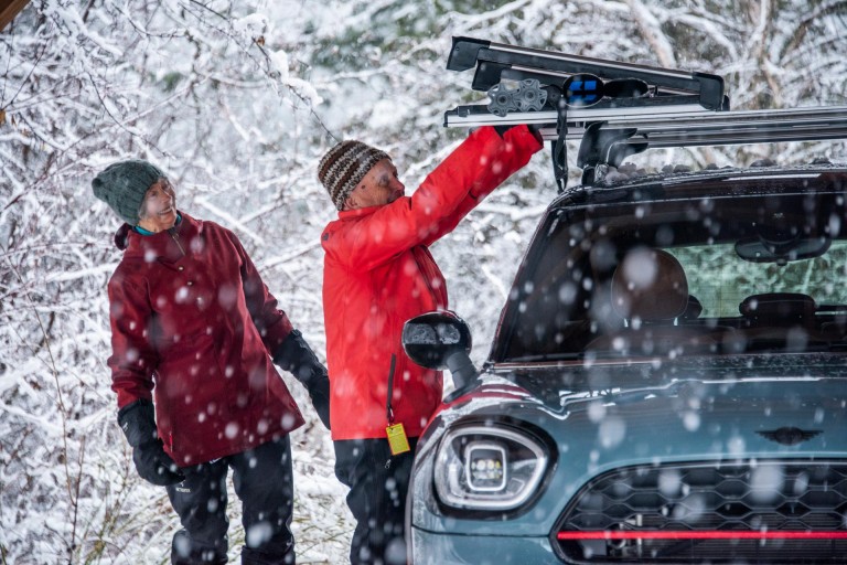 Thanks to the ski rack on their MINI Countryman, Joan Harvey and Mike Brewster are always ready for a spontaneous ski outing.