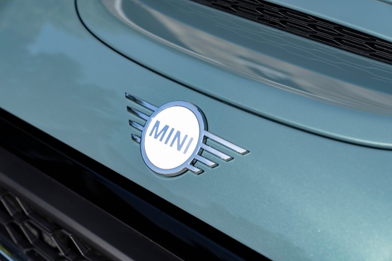 mini multitone edition - f56 - mini badge
