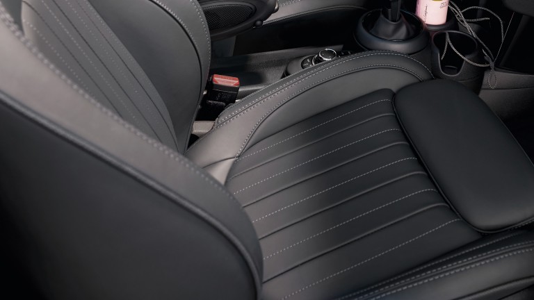 MINI Convertible Seaside Edition – interior – leather lounge upholstery