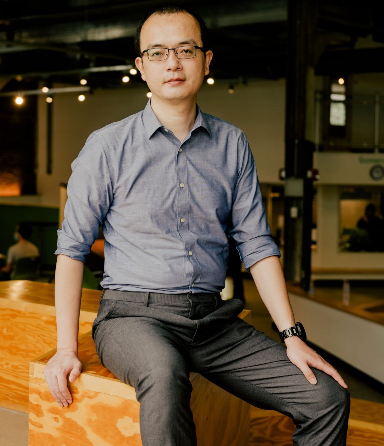 Image of Wenbo Shi, Singularity Co-Founder and URBAN-X participant. He´s looking friendly into the camera. 
